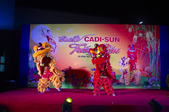Hàng trăm em nhỏ CADI-SUN Hải Dương vui hội trăng Rằm